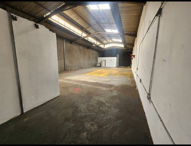 285M² WAREHOUSE TO LET IN WADEVILLE